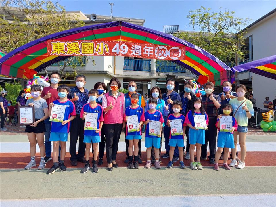 04月份鎮政活動剪影1110408東溪國小49周年校慶